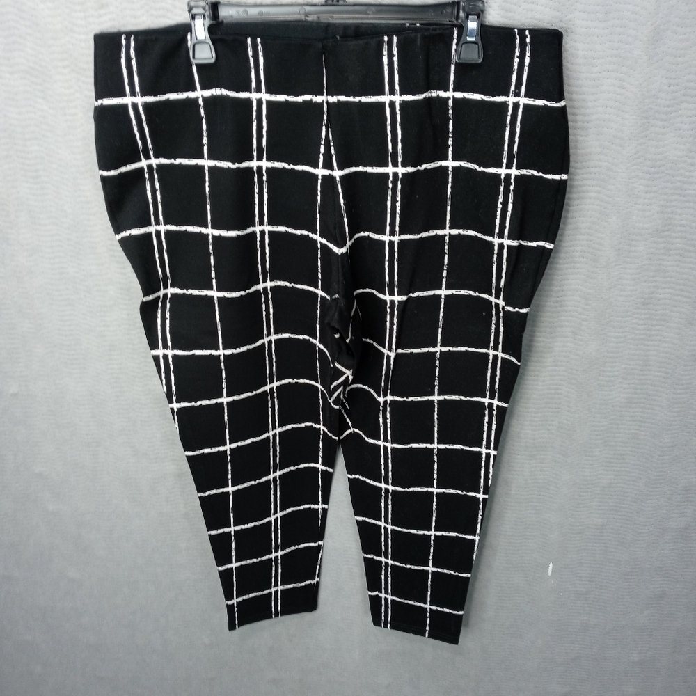 Nygard luxe slims legging sz XL (18-20) black/whit